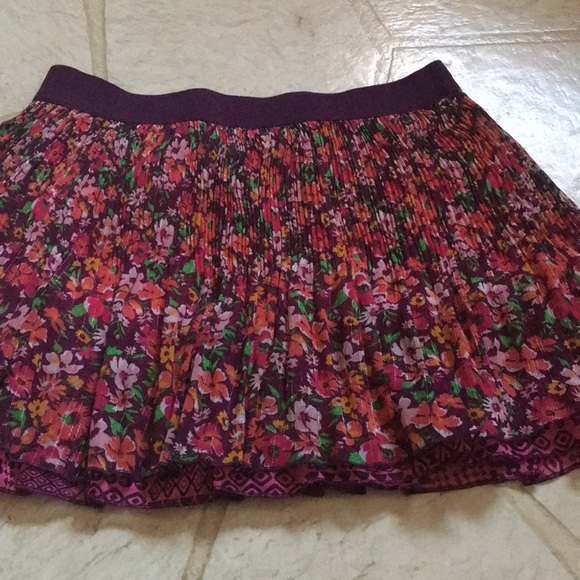 Pair of Aeropostale fall skirts - Picture 4 of 7